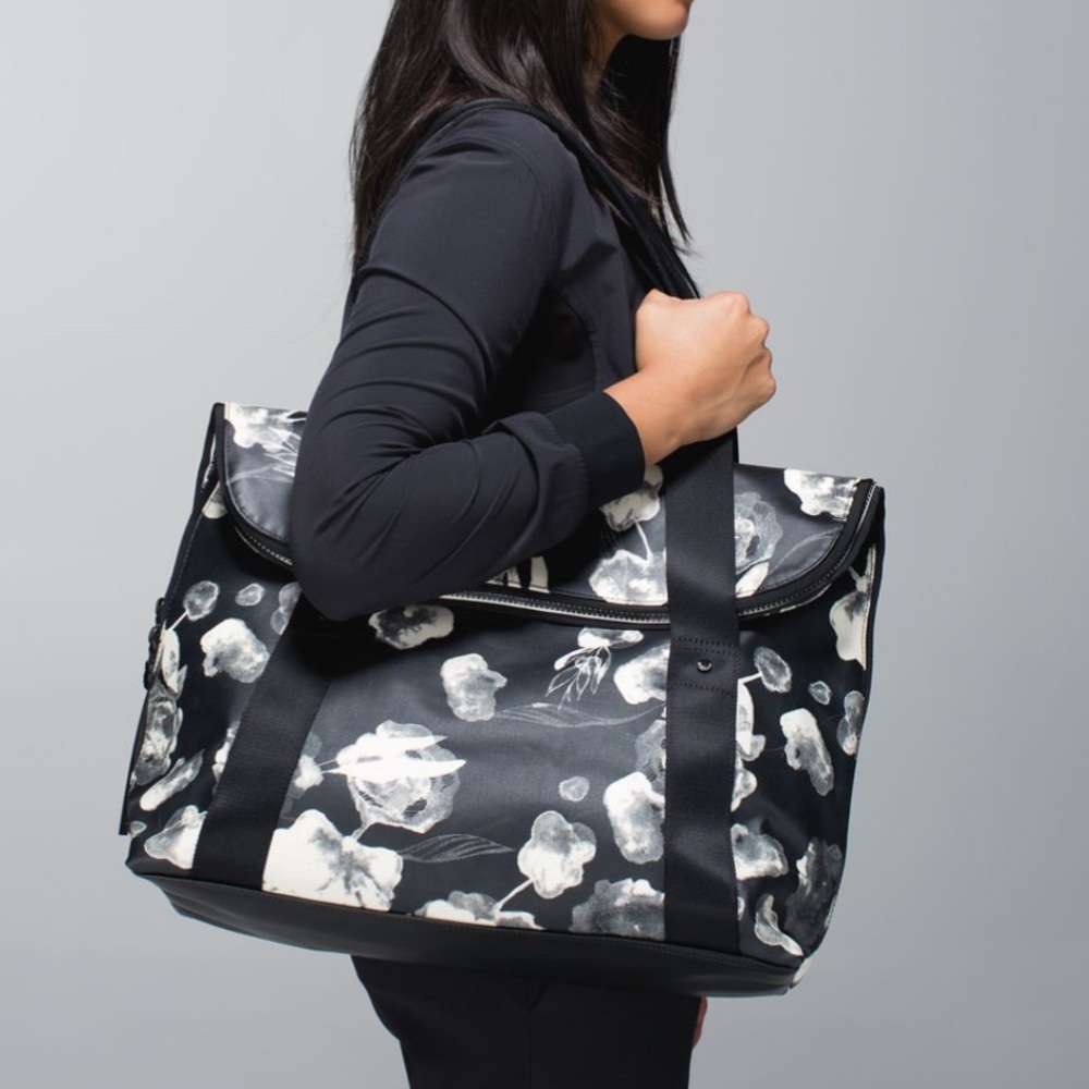 lululemon athletica Black and White Floral Tote - Picture 2 of 11